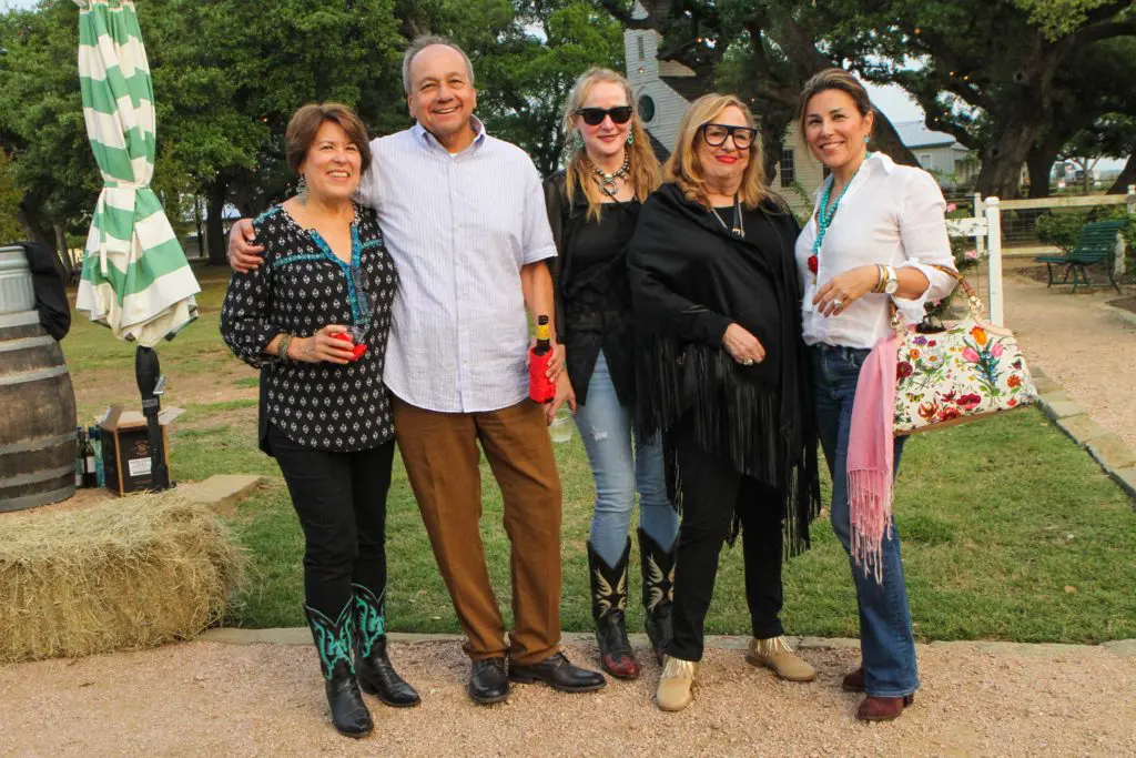 Sue & Tomas Romero, Christy Karll McWhorter, Barbara Davis, Alina Hernandez (Photo by Chris P. Bachman)