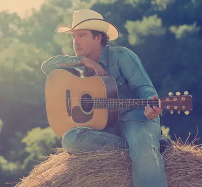 Houston's favorite country singer, Clay Walker, will be performing at the Arena Theatre on Friday.