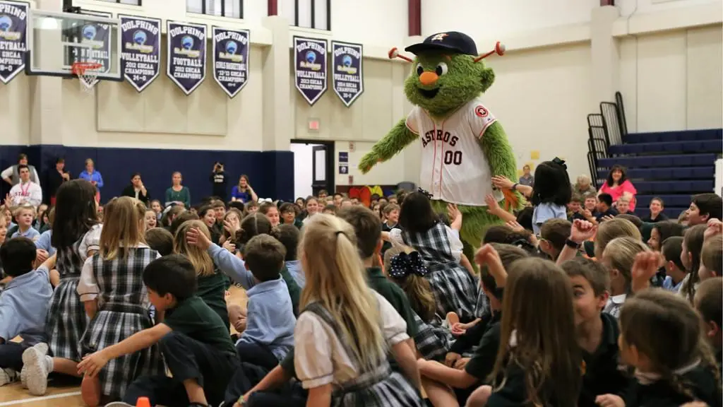 And he loves kids, too. 