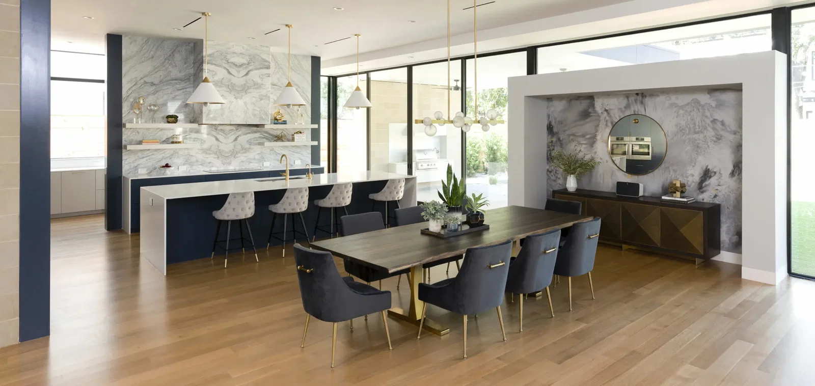 University Boulevard, The kitchen/dining room by studioMET Architects (Photography by Jack Thompson)