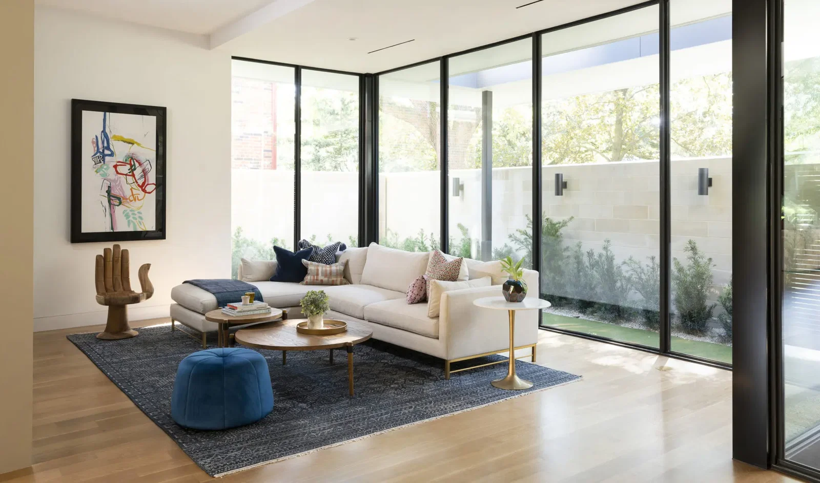 University Boulevard, The living room by studioMET Architects (Photography by Jack Thompson)