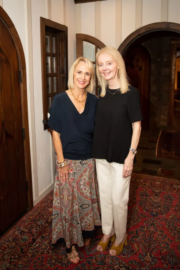 Neva Hall, Shelle Sills