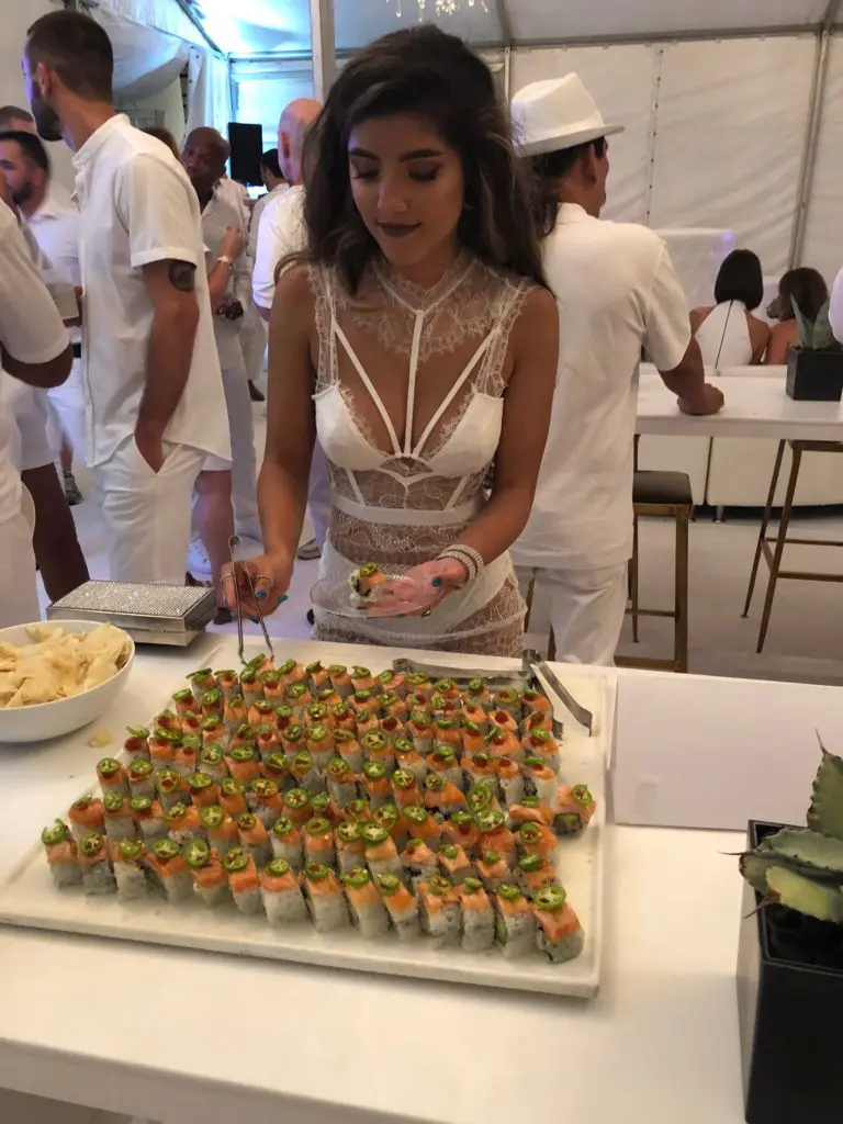 Models add a sizzling touch to the Veneno Tequila launch. (Photo by Shelby Hodge)