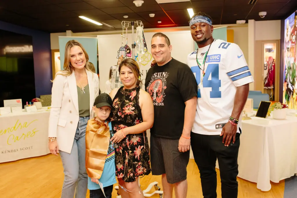 Kendra Scott & Dallas Cowboy Chidobe Awuzie visited Children's in Dallas. 