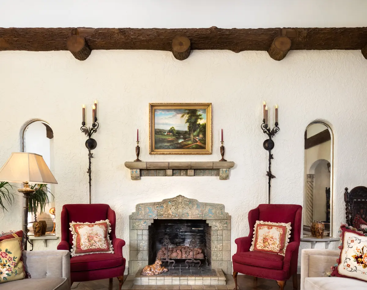 A vintage Majolica plate collection can be seen throughout the entire home. (Photo by Jenifer McNeil Baker)