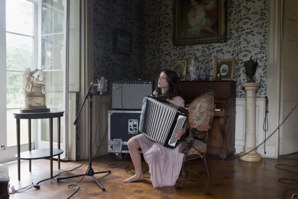 Ragnar Kjartansson's "The Visitors" (Photo by Elisabet Davids)