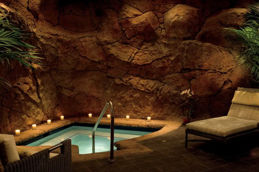 The Ritz-Carlton Kapalua offers gorgeous spa services. 