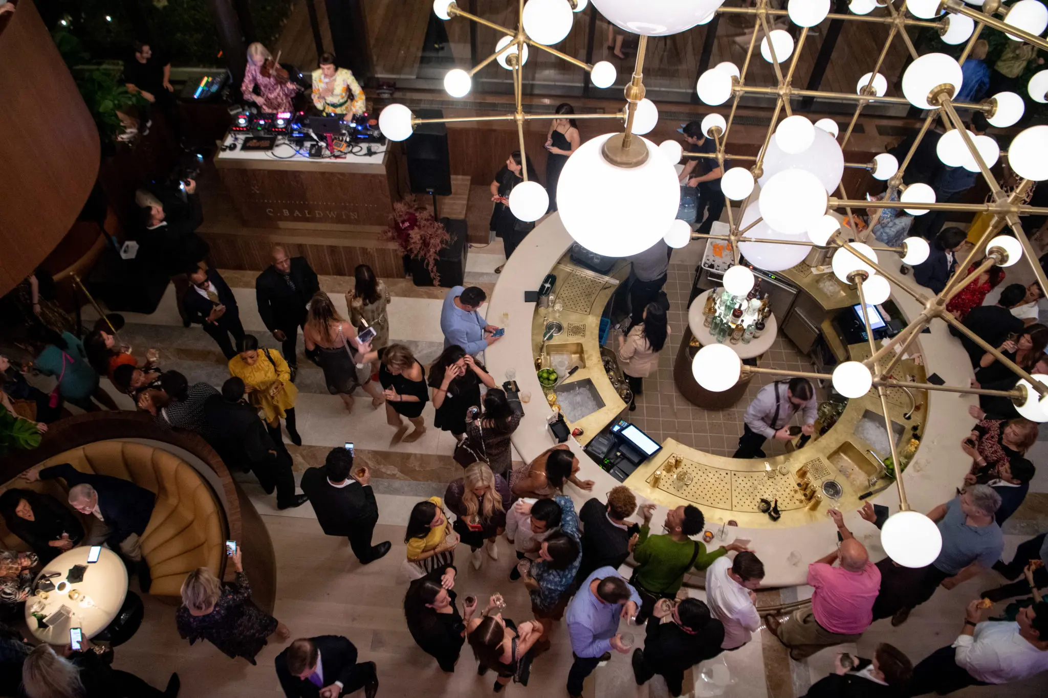 The lobby bar at the C. Baldwin Hotel (Photo by Michelle Watson)