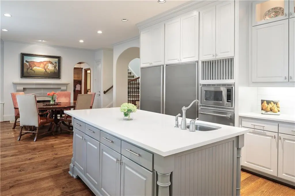 The kitchen island has bonus storage. 