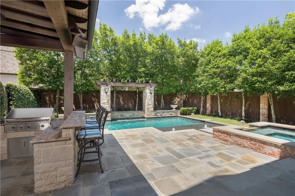 3500 centenary oversized backyard
