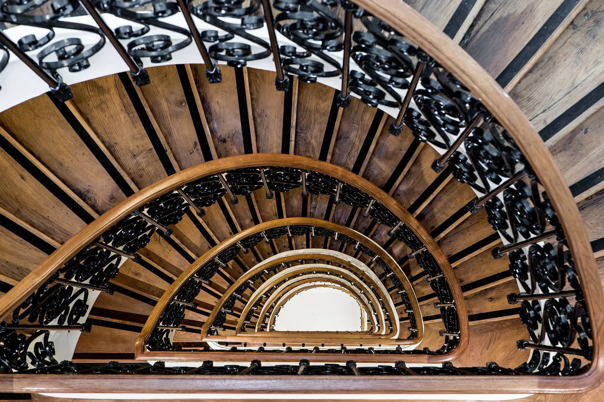 Even the staircase is a work of art. 