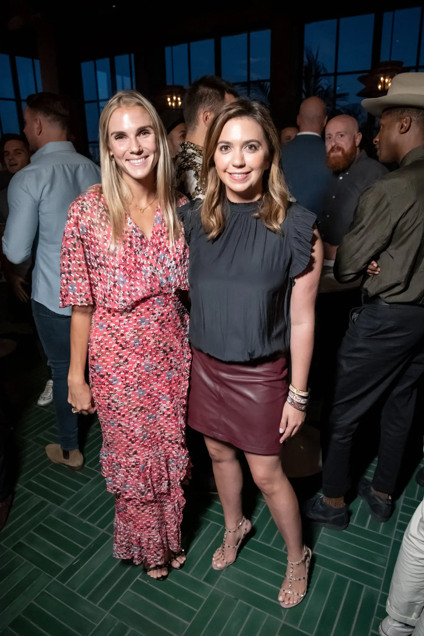 Hannah Fobare, Christina Dandar