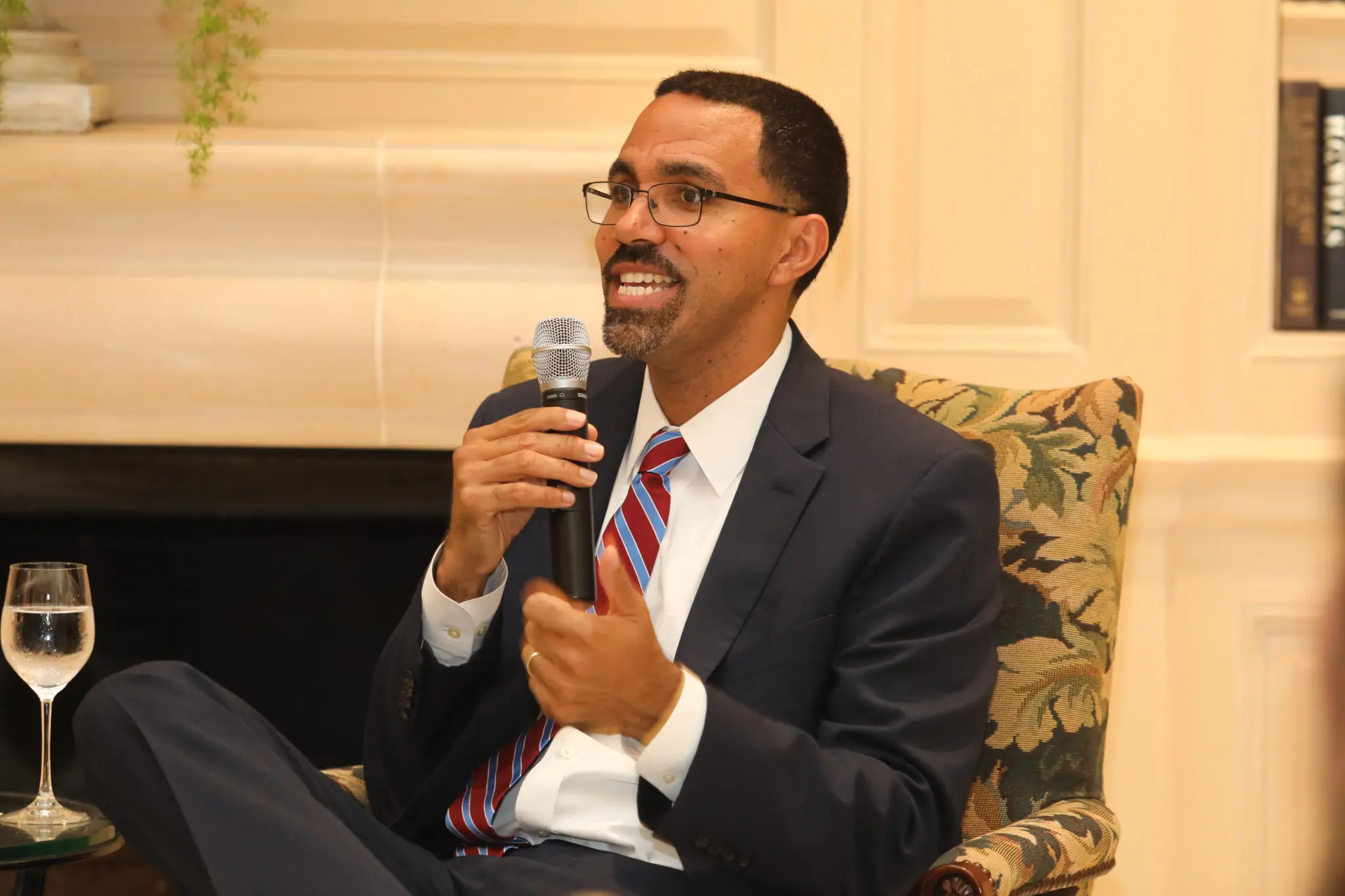 John B. King Jr. during the fireside-like chat in the Sarofim home (Photo by Priscilla Dickson)