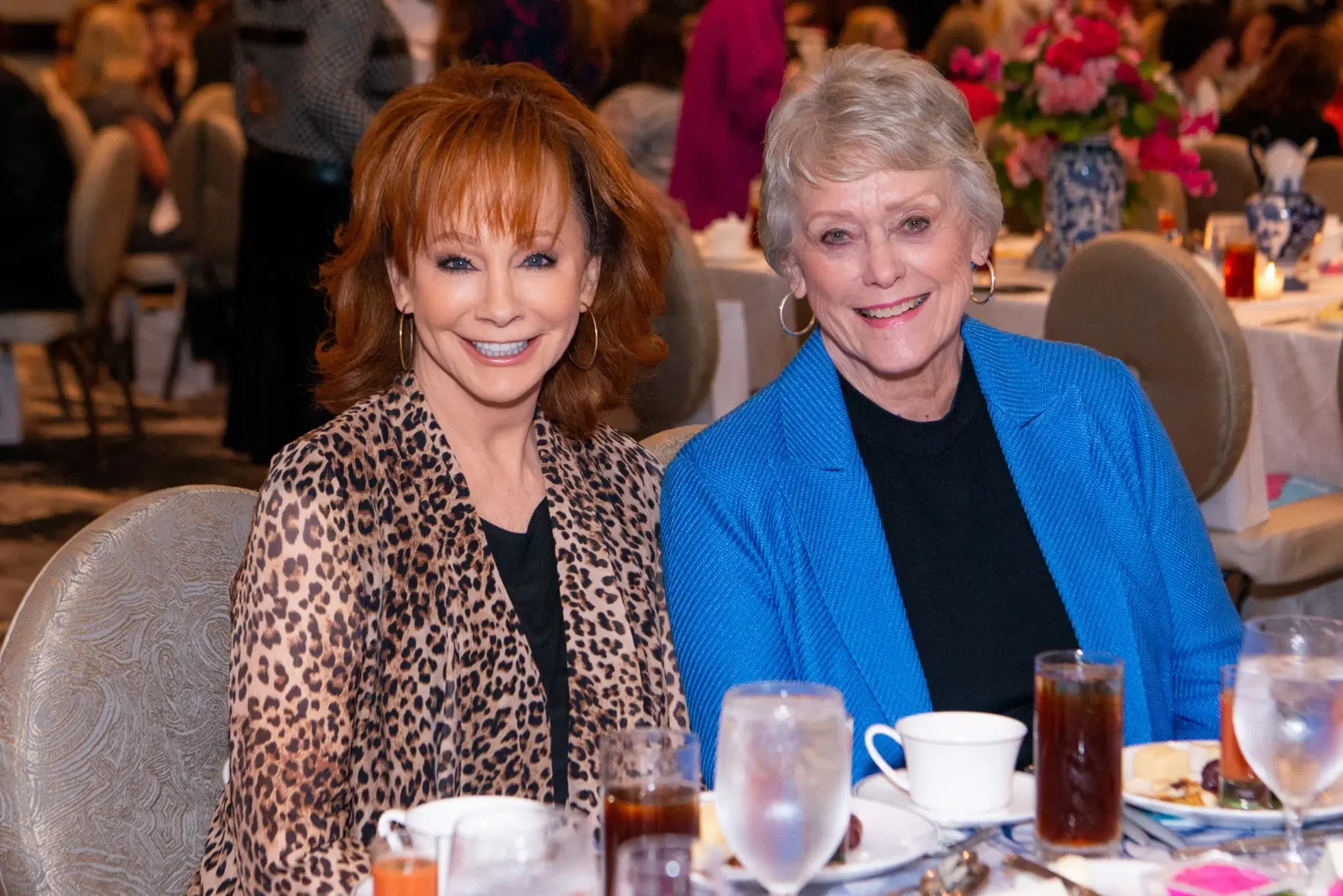 Reba McEntire, Bobetta Lindig (Photo by Michelle Watson)