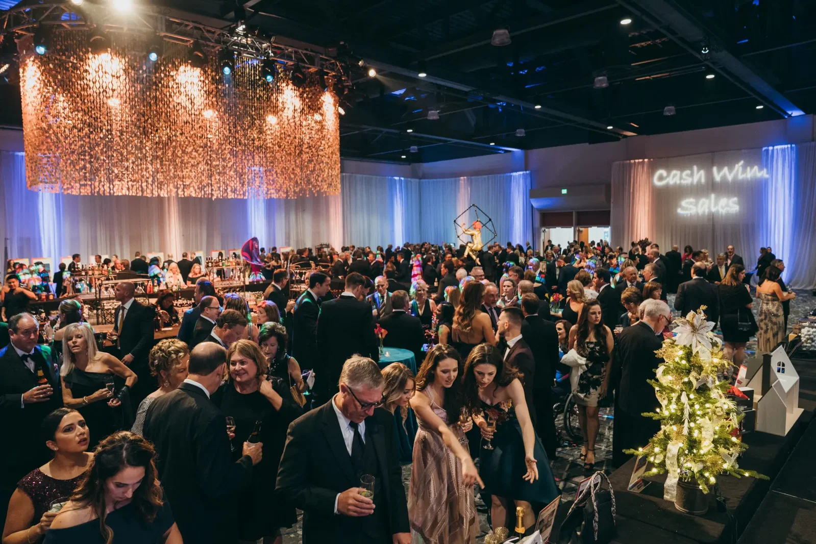 Guests take in the festivities at the Spirit of the Woods gala benefiting vulnerable patients cared for by Texas Children’s Hospital The Woodlands (Photo by Chinh Phan)