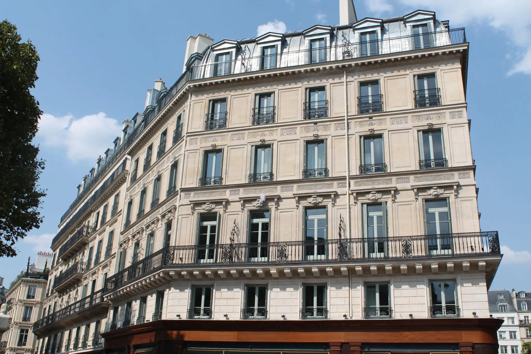 Fauchon L'Hotel brings all of the fine French brand's renowned luxury touches to your suite. 