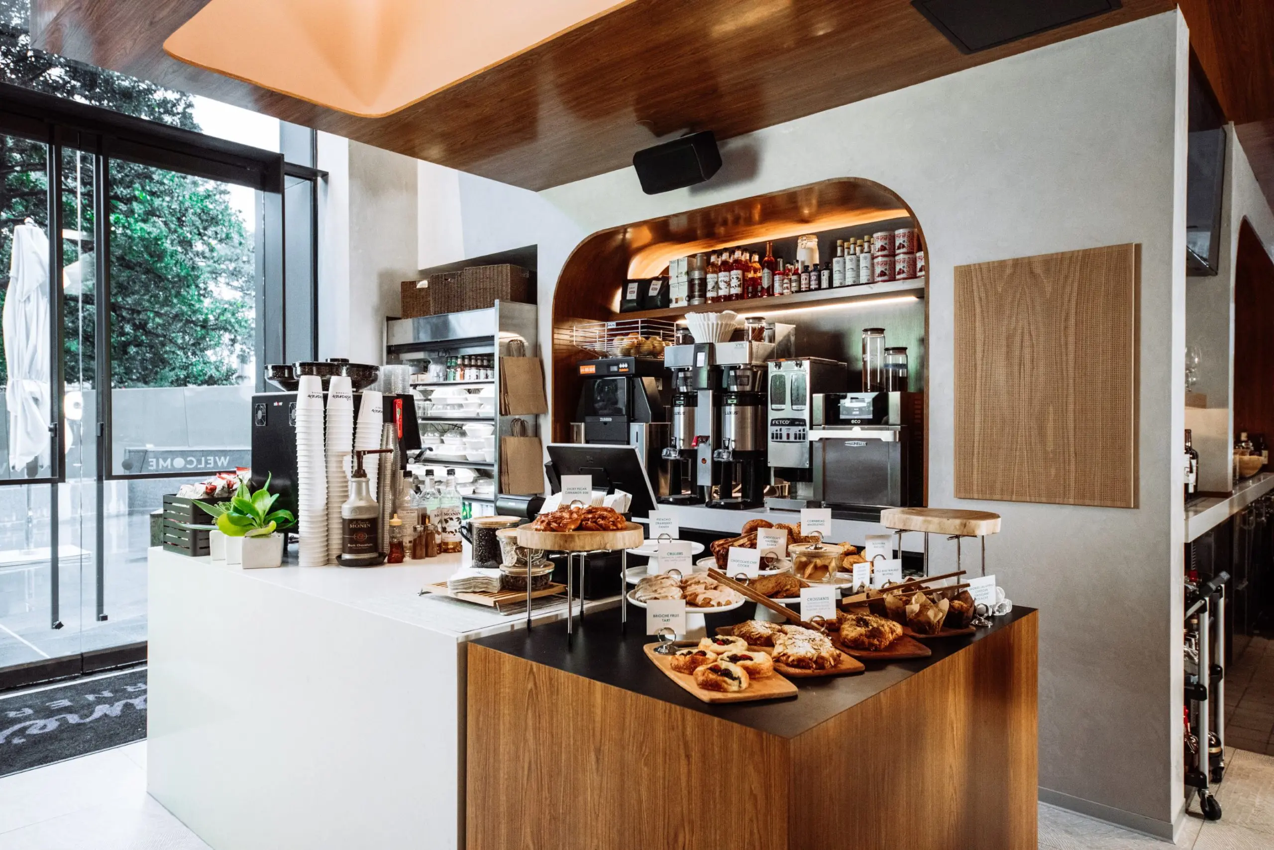Coffee and to-go lunch items are available at the coffee bar. (Photo by Kathy Tran)