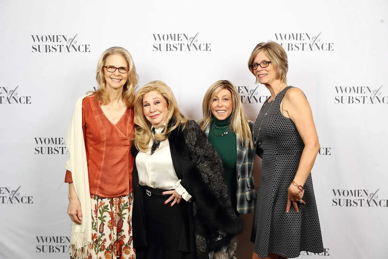  Lindsay Wagner, Sherri Zucker, Brittany Zucker, Dina Connolly (Photol by Quy Tran)
