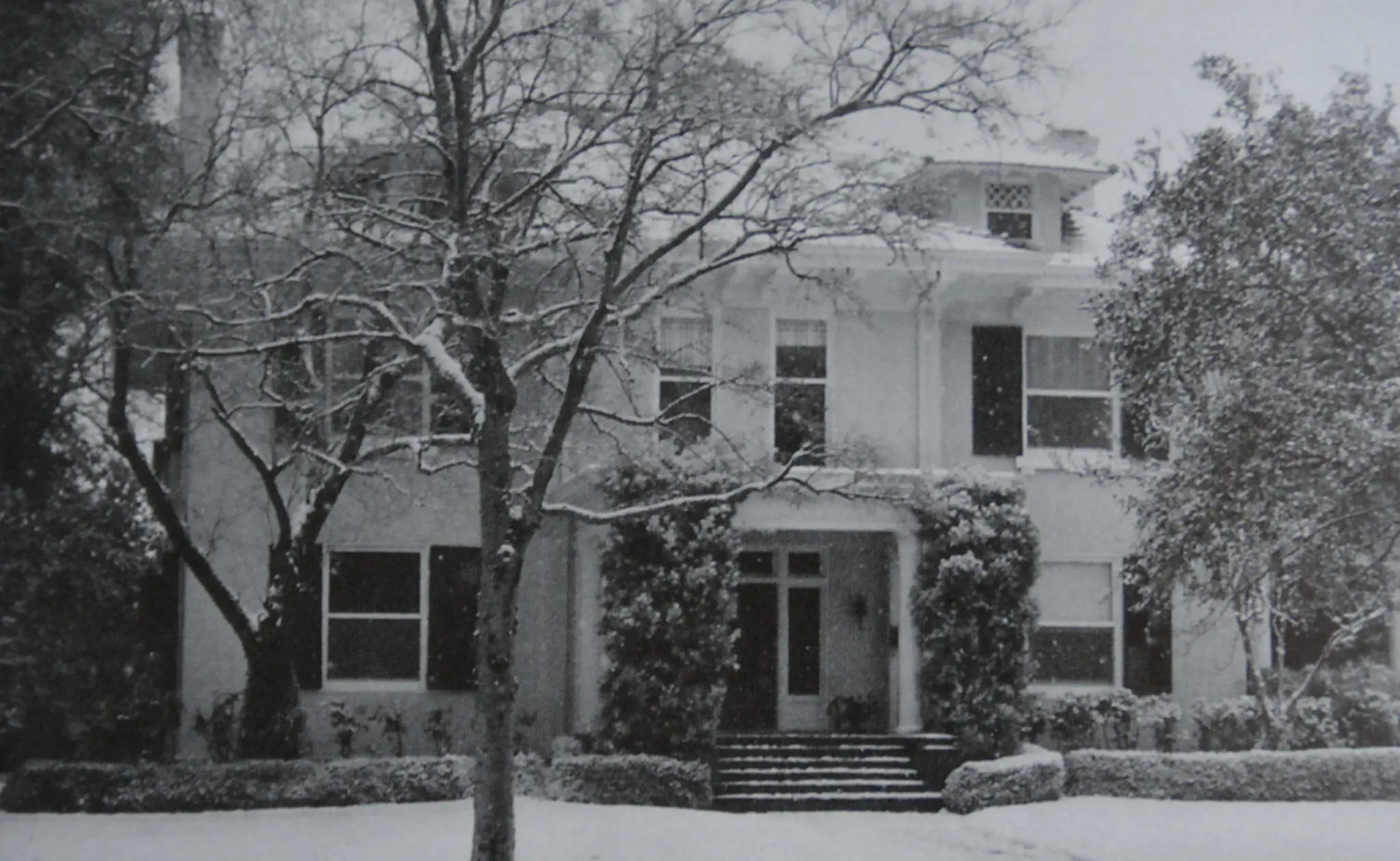Vintage photo of No. 8 Courtlandt Place, completed in 1911 for a reported $20,000, was designed by Sanguinet and Staats for Alexander S. Cleveland. The Cleveland family lived in the house for 60 years.