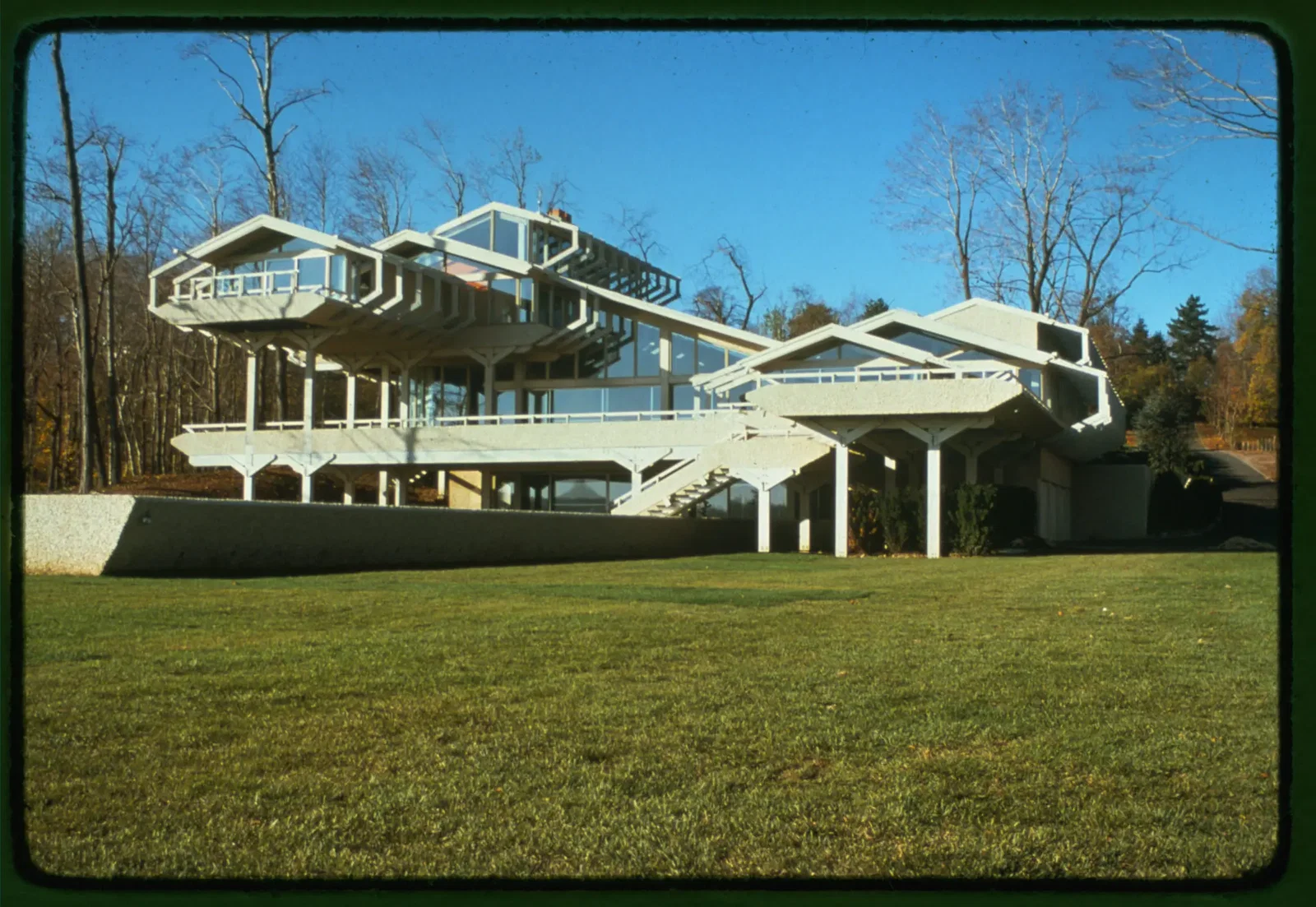 Dean residence, Great Neck, New York, circa 1978. (Photo by Scott Frances/Otto)