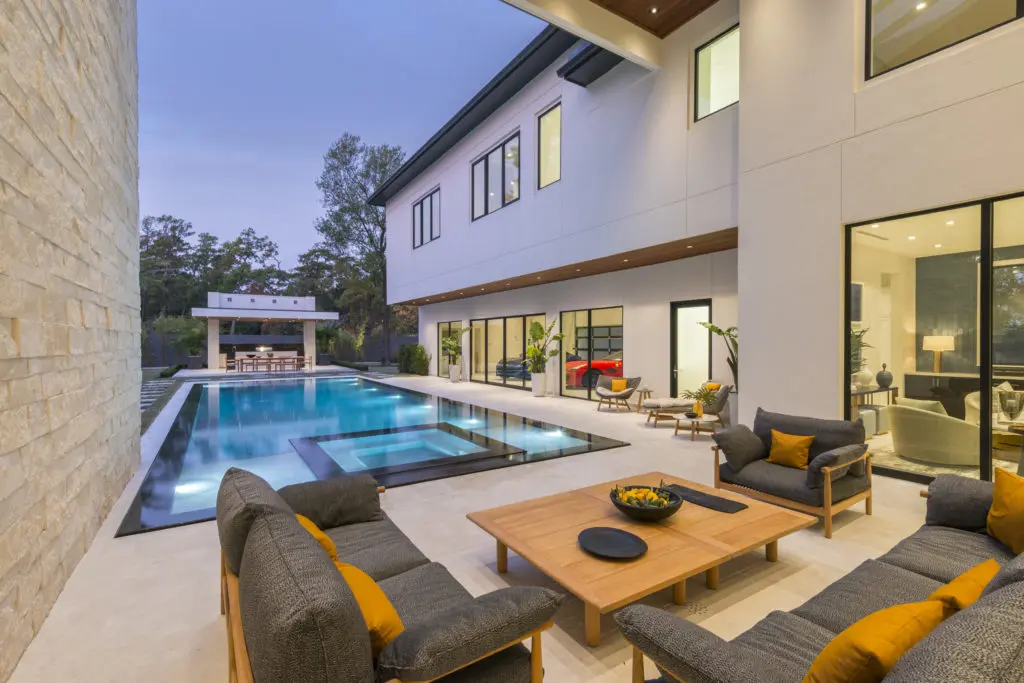 The outdoor furnishings were on loan from Dedon. (Photo by Jeff Myers Photography)
