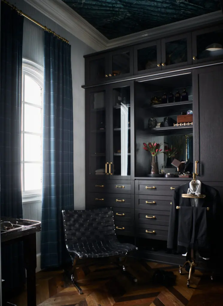 Master bathroom and dressing closet designed by Doniphan Moore. "His" Lauren custom closet from The Container Store in ebony finish. (Photo by Douglas Friedman)