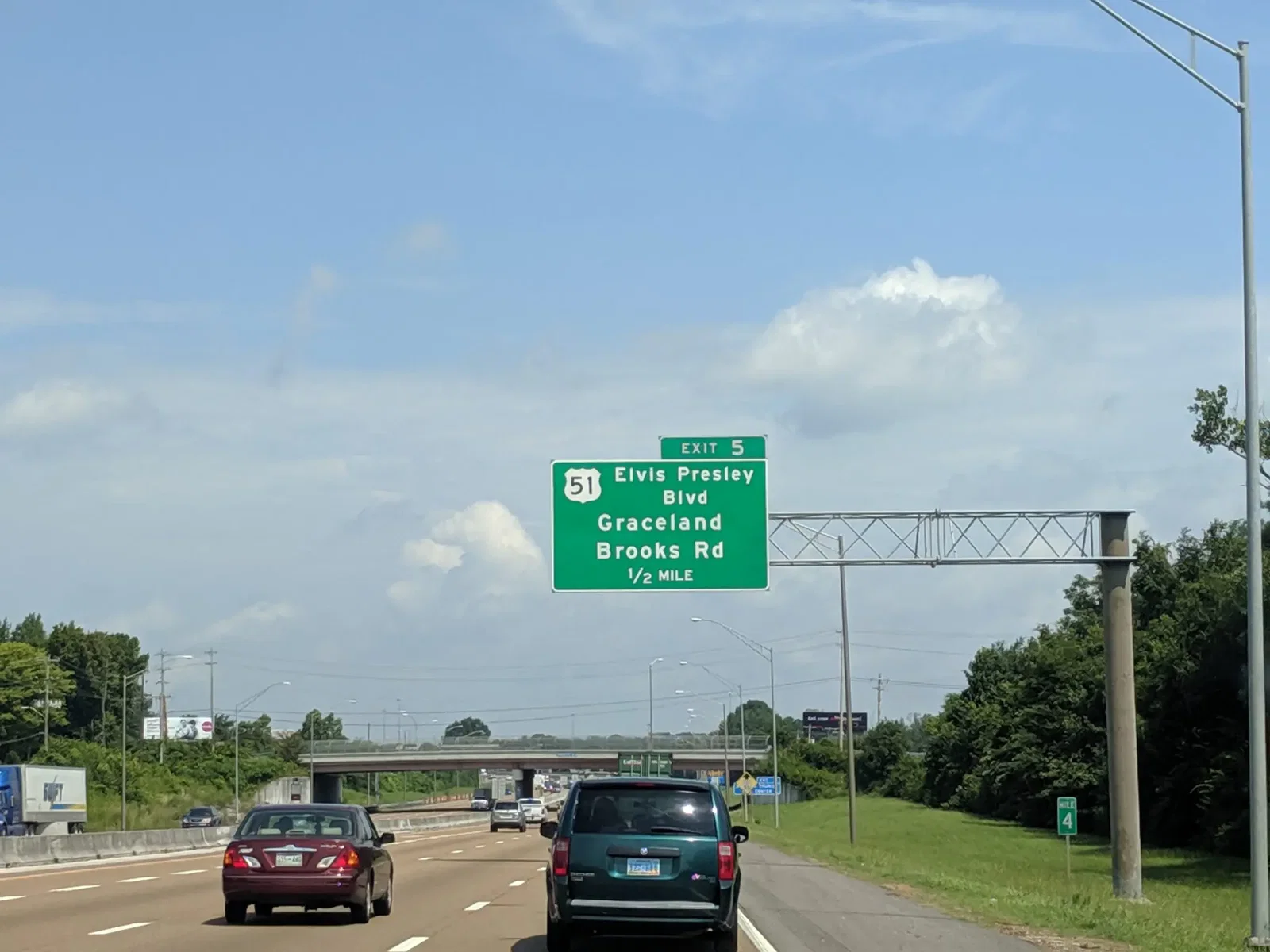 On the way to Elvis. (Photo by Ariane Roesch and Zak Miano)