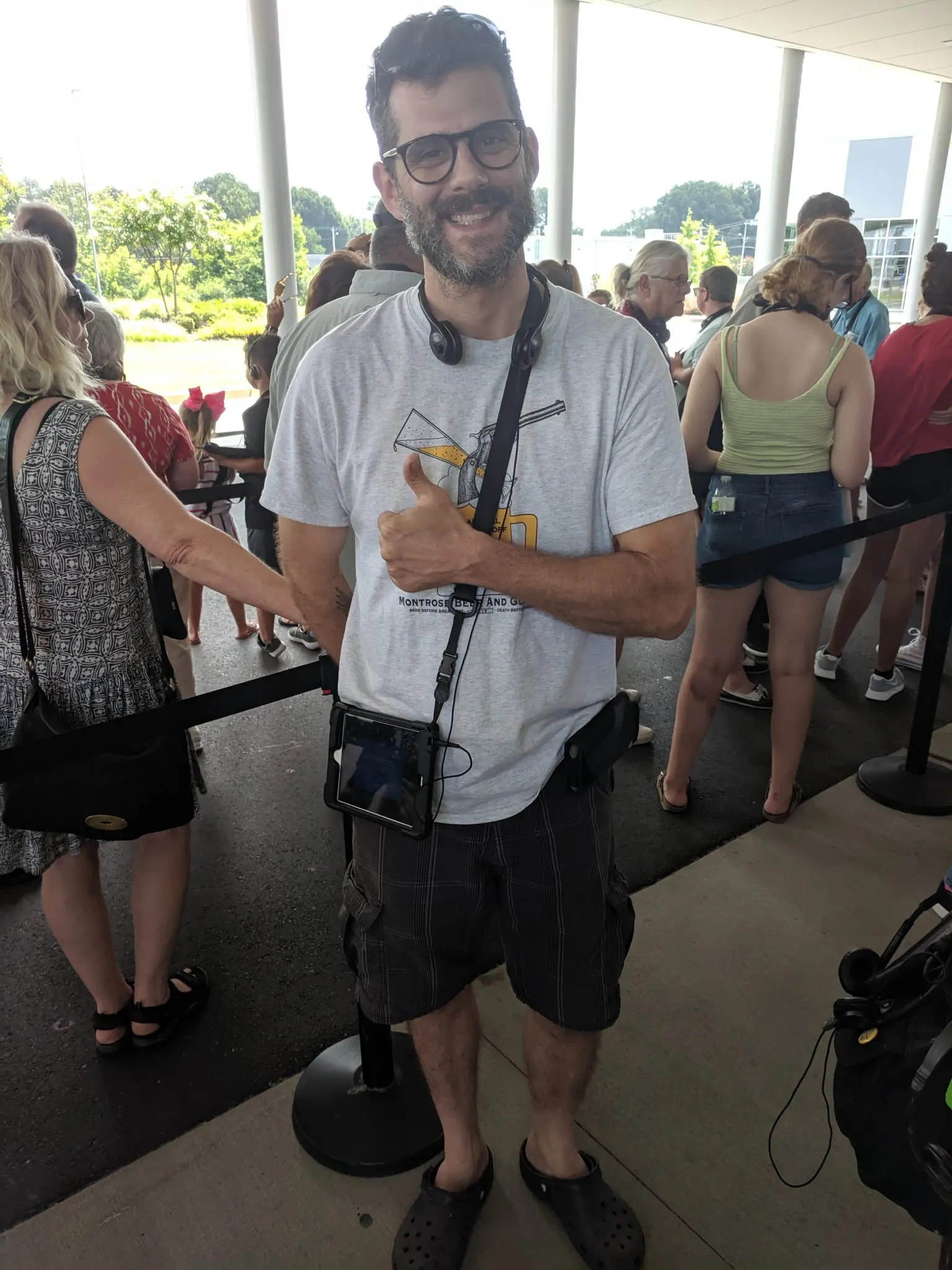 Roesch and Miano join the queue to get into Graceland. (Photo by Ariane Roesch and Zak Miano)