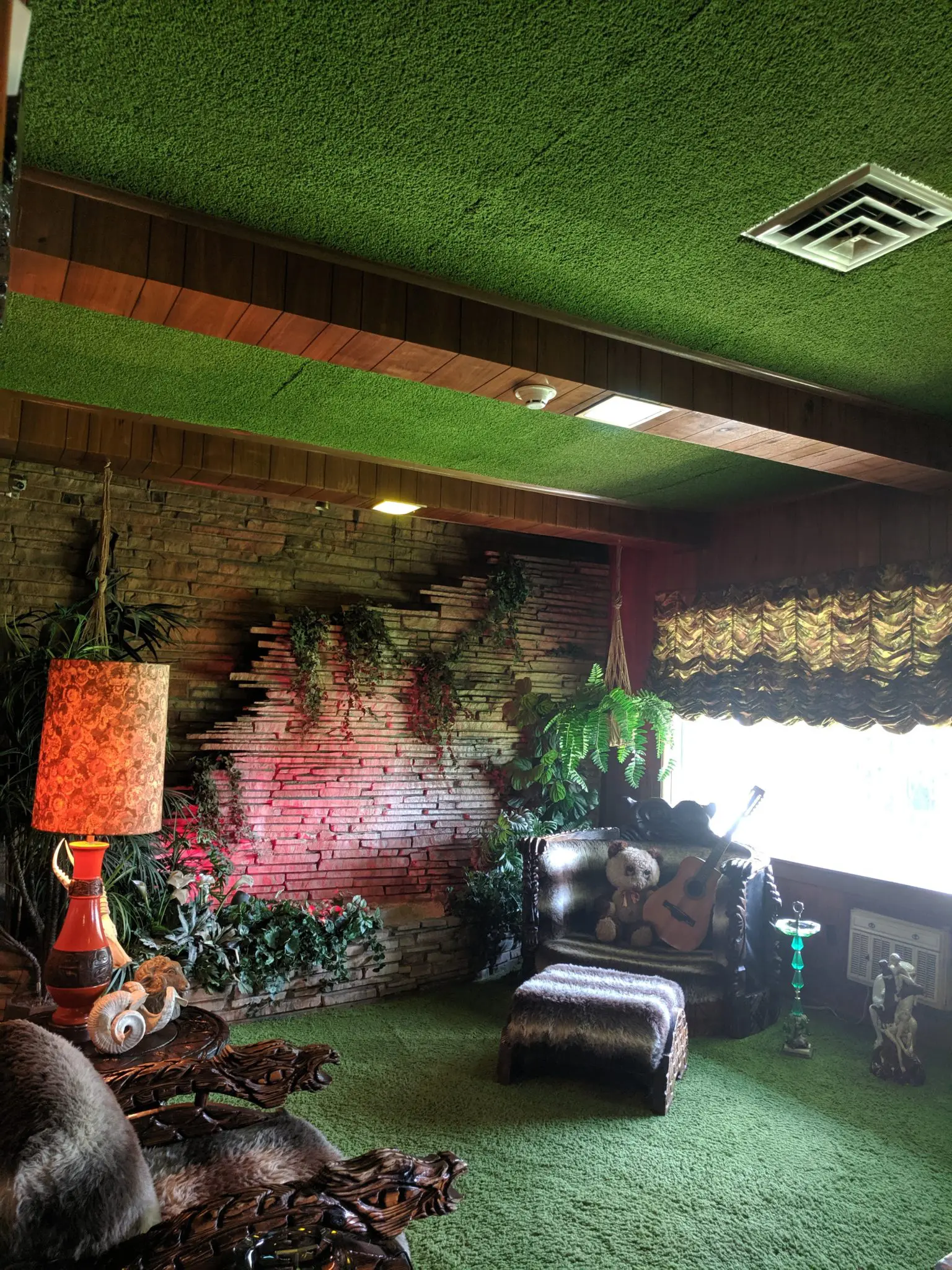 Graceland's fabled Jungle Room. (Photo by Ariane Roesch and Zak Miano)