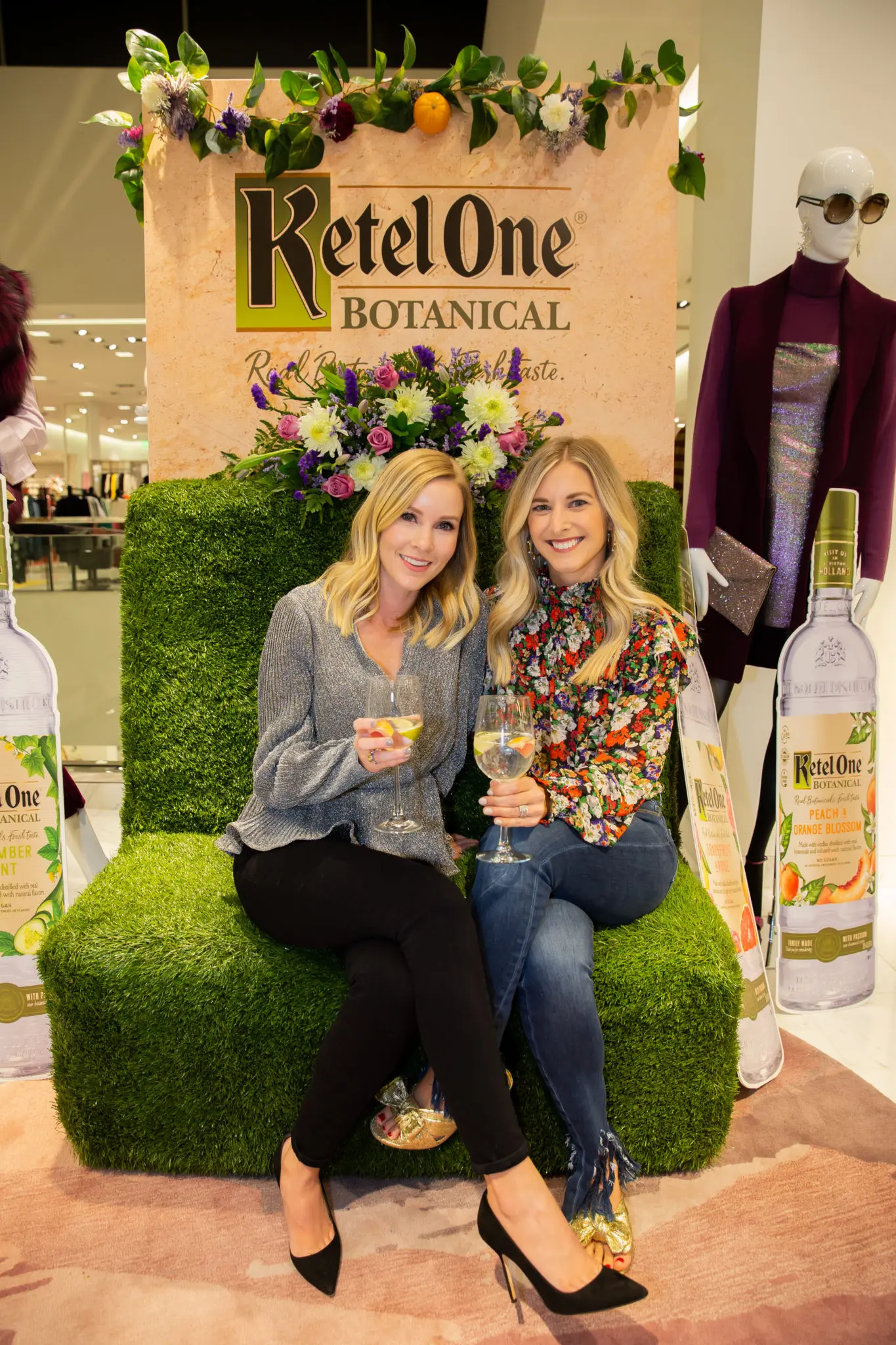Stacey Connor, Lindsey Rosenstein (Photo by Robert Underwood)