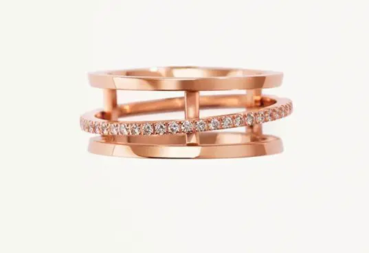 This diamond ring perfectly echoes its wearer’s individuality and journey of their own making.