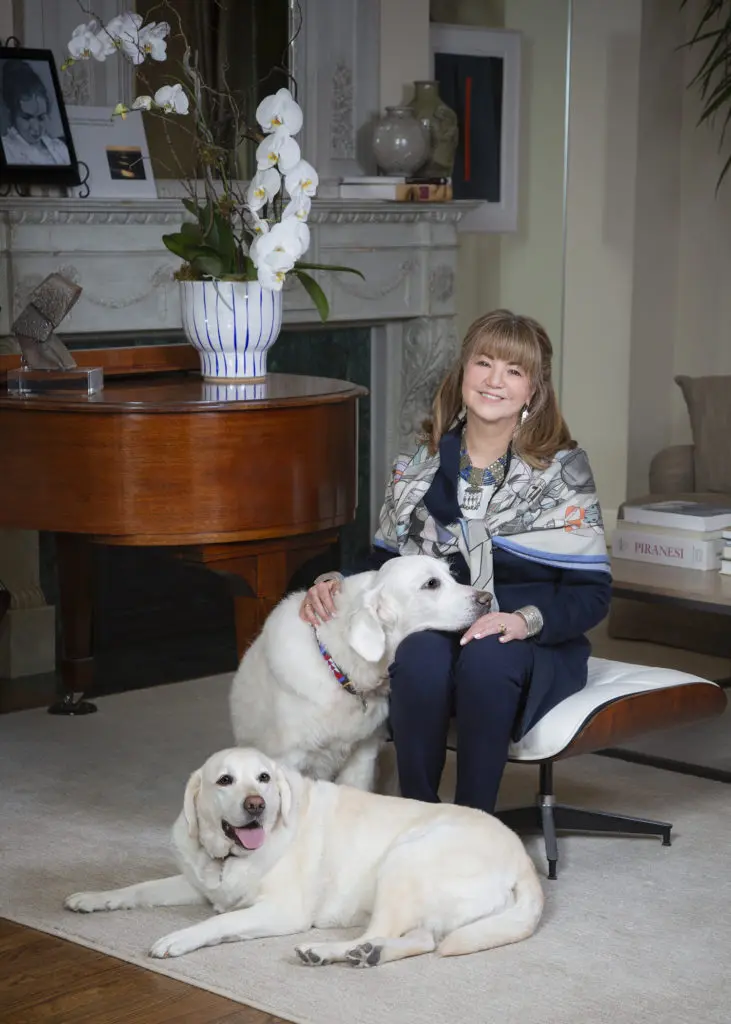 Pat Villareal with Brook and RIley (Photo by Gittings)