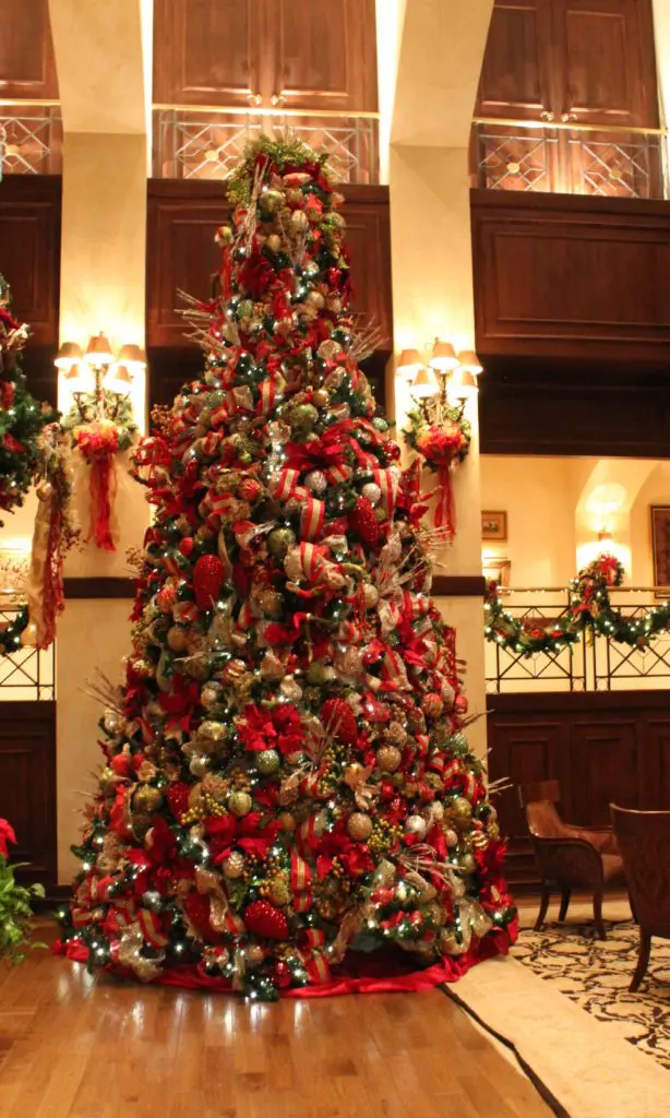 The 18-foot holiday tree is dressed in 4,000 ornaments. (Photo courtesy The Houstonian Hotel, Club & Spa)