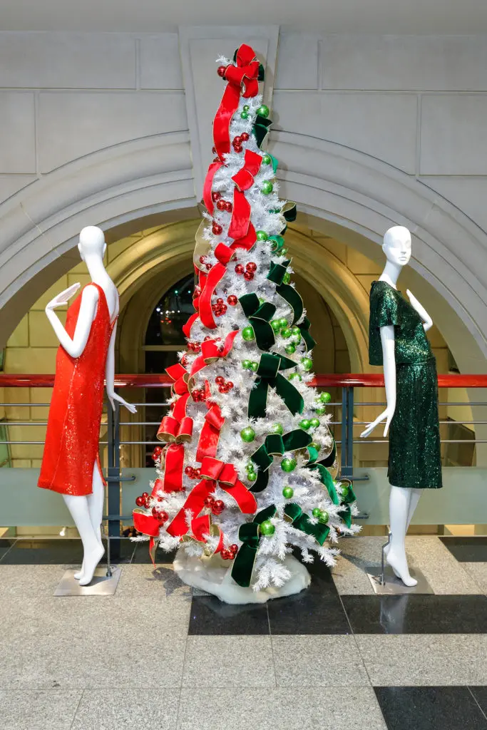 Korshak's fashionable Christmas tree (Photo by WJNPhoto)
