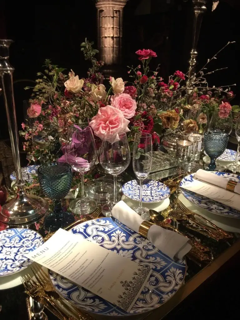 The table settings speak to a regal night at Colegio de San Ignacio de Loyola Vizcaínas.   (Photo by Graciela Ubando)