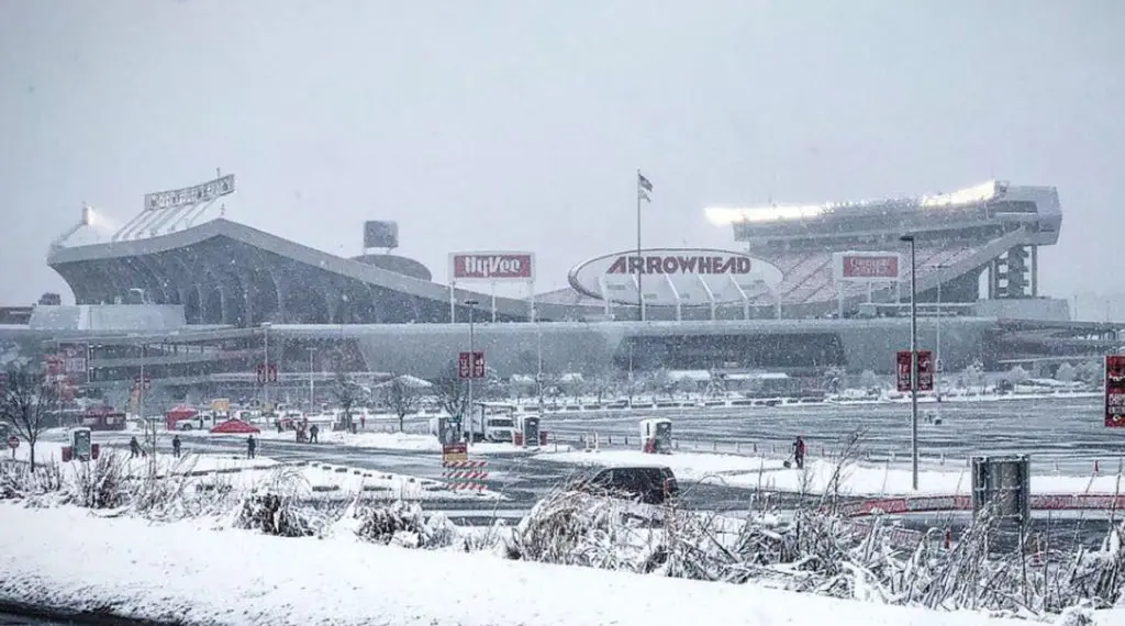 Snow Day Has Kansas City Completely Dismissing Deshaun Watson and Texans — Chiefs Fans and Local Paper Already Looking Ahead to AFC Championship Game