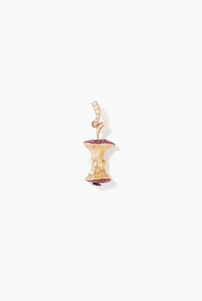 This Big Apple pendent will make an impression.