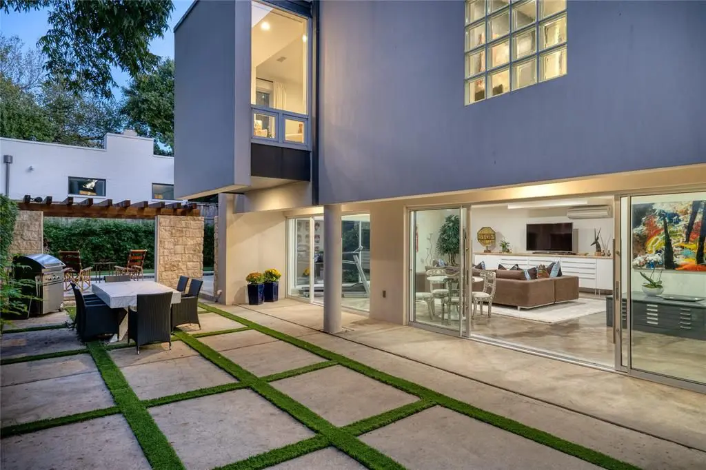 A manicured lawn and pergola by the patio. (Photo by Briggs Freeman Sotheby's)