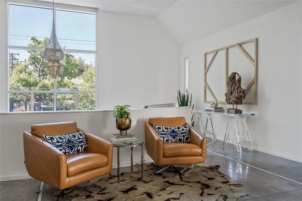 A cozy seating area marks the entrance to an upper level. (Photo by Briggs Freeman Sotheby's)