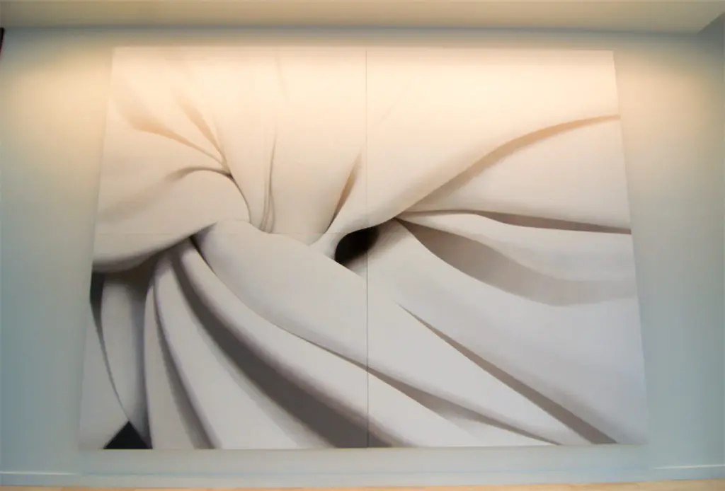 Contemporary Scottish painter Alison Watt’s "Volvere," 2019. Watt is known for her realistic depiction of drapery and figures. (Photo by Robert Tsai)