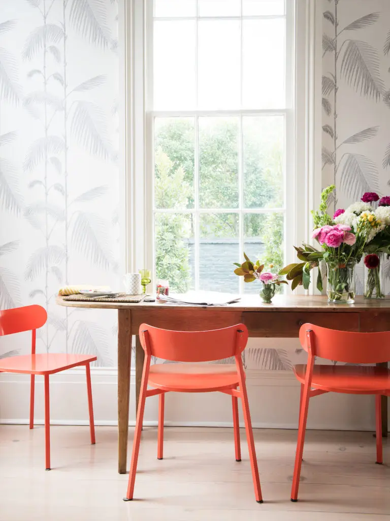 A pop of color in the dining nook.  (Photo by Paul Costello)