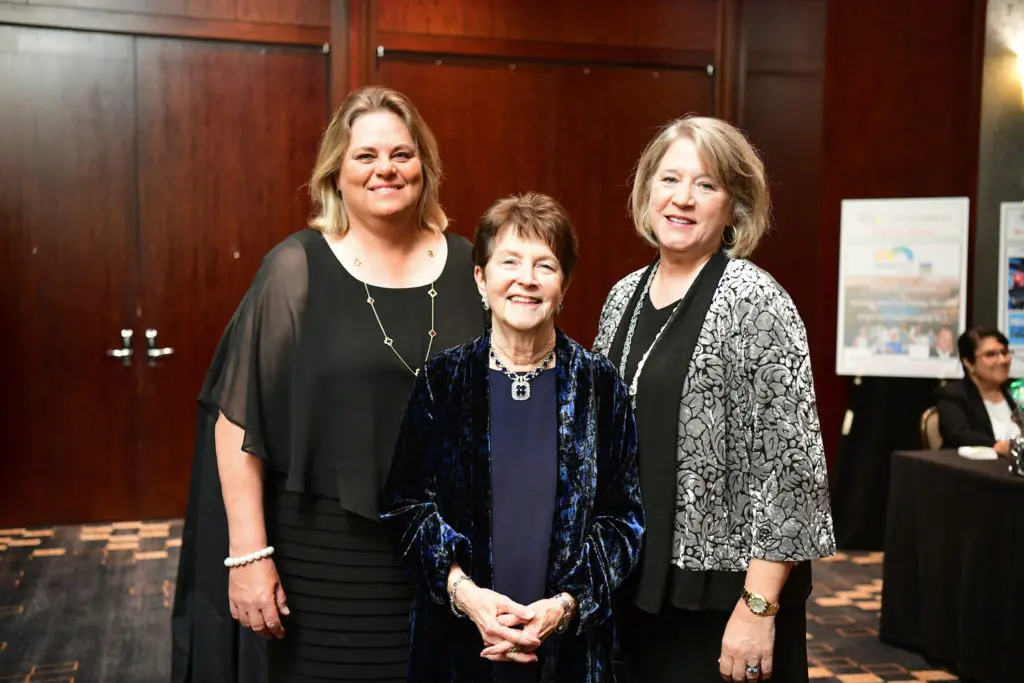 Mariann DeSwardt, Bev Taylor, Sandra Hughes (Photo by Daniel Ortiz)