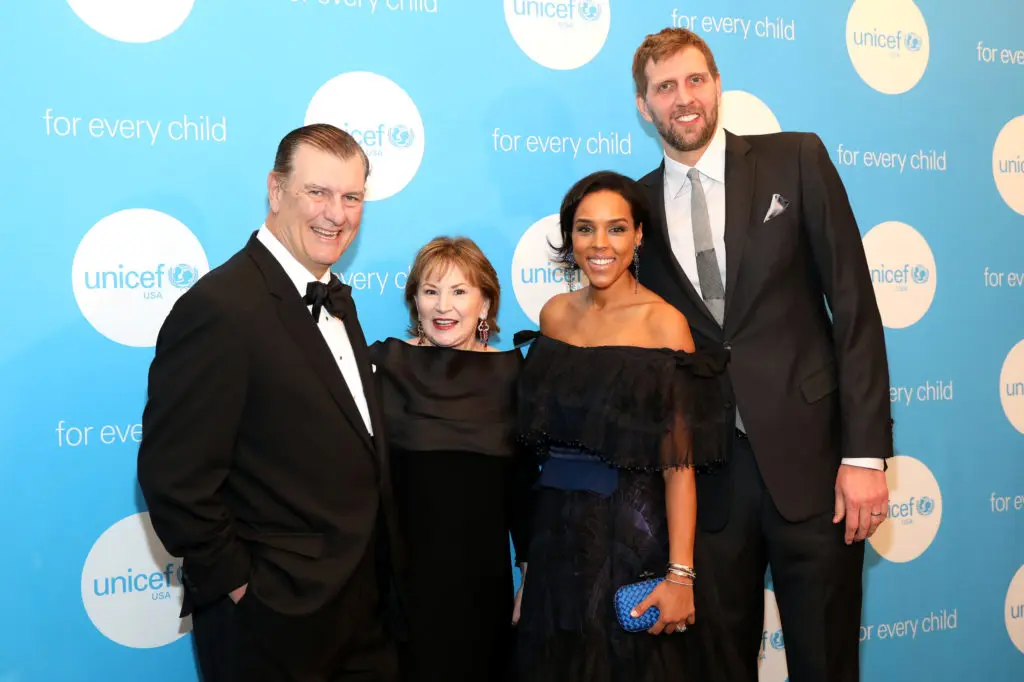Former Mayor of Dallas Mike Rawlings with his wife Micki, Jessica Nowitzki and UNICEF Ambassador Dirk Nowitzki  (Photo by Rick Kern/Getty Images for UNICEF USA)
