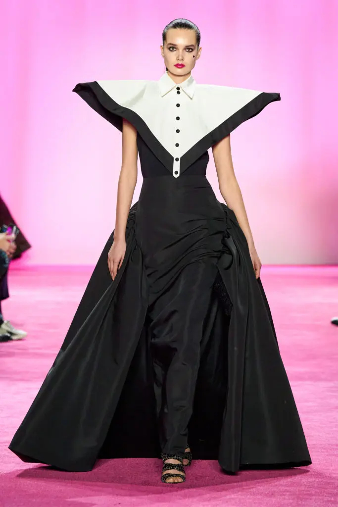 Christian Siriano Gotham black/ivory extended shoulder gown with train. (Photo courtesy of Imaxtree)