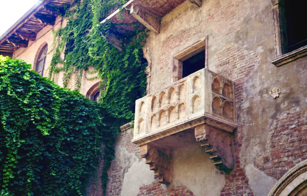 The music of the symphony will take the audience back to the Juliet Capulet Balcony in Verona, Italy