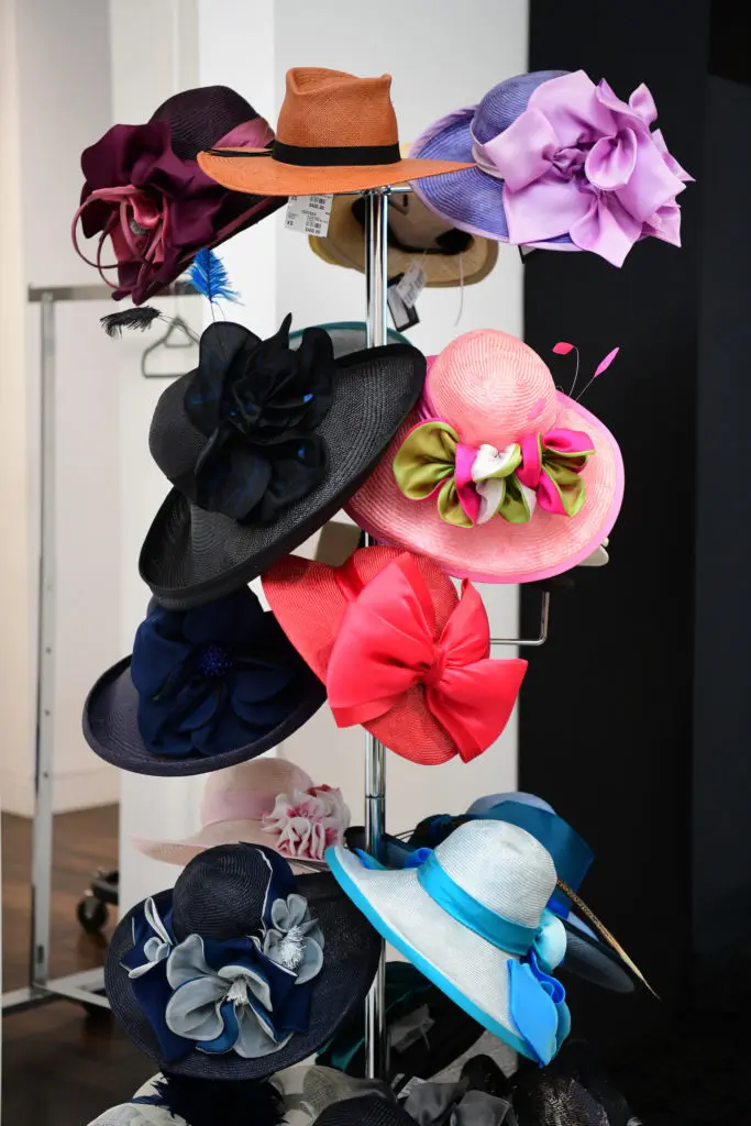 Les chapeaux for Bo's Place Kentucky Derby fundraiser (Photo by Daniel Ortiz)
