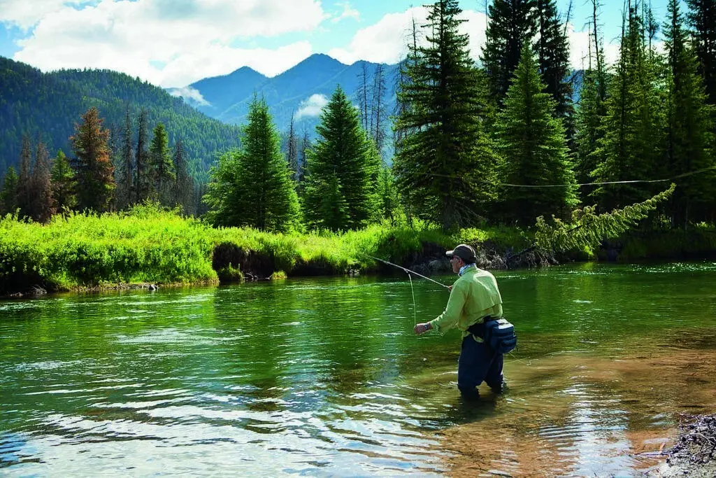 Fly-fishing is one of the countless activities available to make the most of nature.
