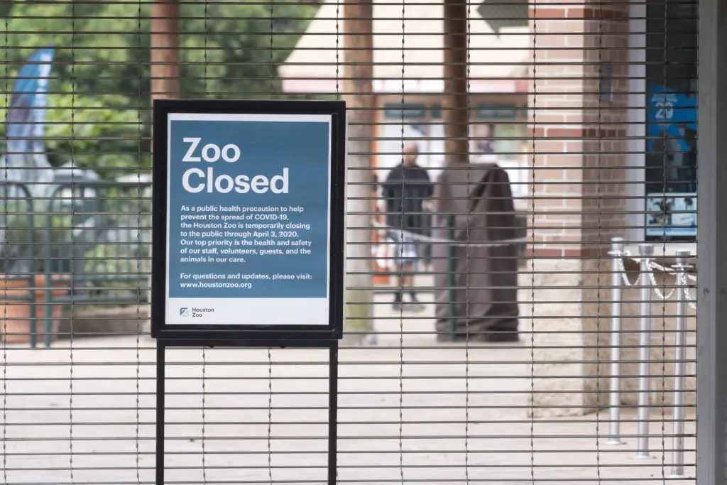 A sign states that the Houston Zoo at Hermann Park remains closed in an effort to slow the spread of COVID-19. (Photo by F. Carter Smith)