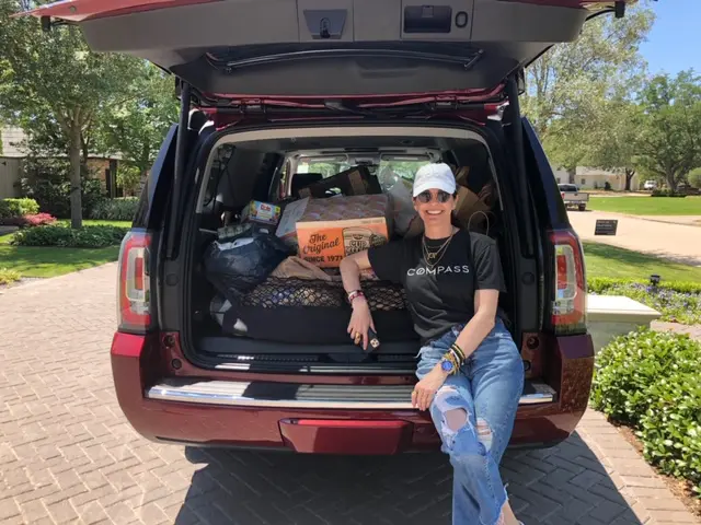 As one of many individuals and groups stepping in to aid in the COVID-19 crises, Compass agent Marnie Greenwood hosted a food drive for Houston Food Bank.
