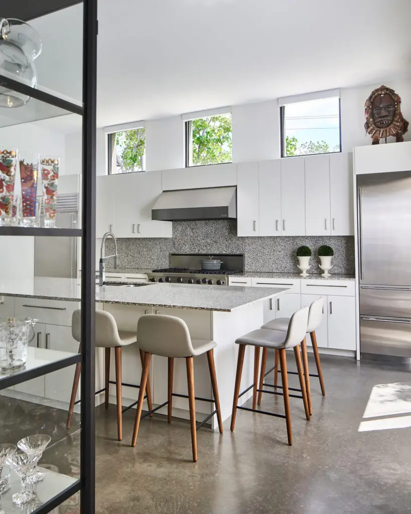 Granite was a cutting-edge material 20 years ago, and although it’s now considered dated, the homeowner has no plans to replace it. “I wanted to embrace the house just the way it is.” (Photo by Stephen Karlisch)